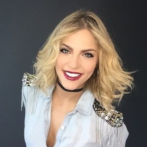 Meet your Posher, Daniela